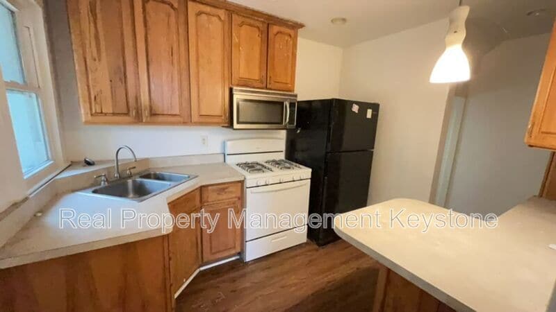 1026 Mirror St in Pittsburgh, PA - Building Photo