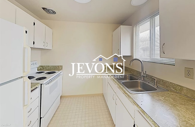 property at 404 S 81st Ave