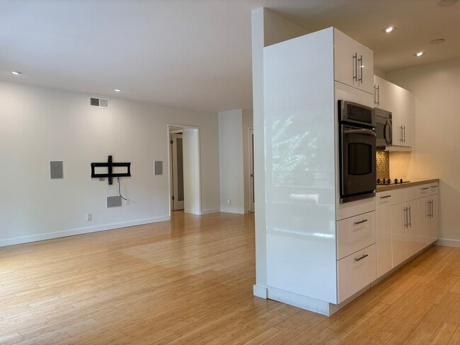 property at 1250 N Kings Rd