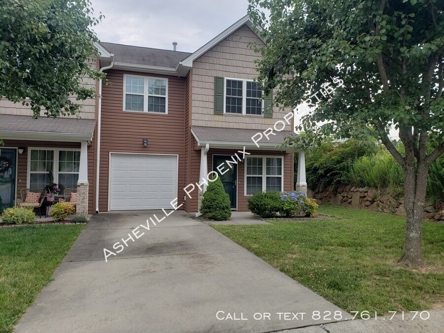 20 Lilac Fields Way in Arden, NC - Building Photo