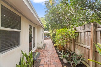 1736 NE 18th St in Fort Lauderdale, FL - Foto de edificio - Building Photo