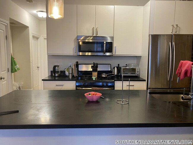 656 Massachusetts Ave, Unit 5 in Boston, MA - Foto de edificio - Building Photo