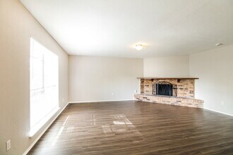 5011 Ridge Manor Dr in Houston, TX - Foto de edificio - Building Photo