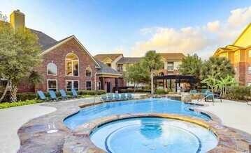 6520 Broadway St in Pearland, TX - Building Photo - Building Photo