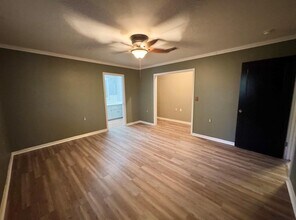 1225 Lake Terrace Dr in Elgin, TX - Building Photo - Building Photo