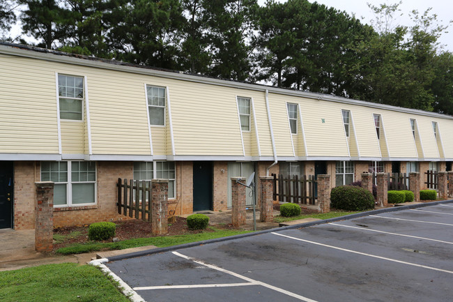 Sierra Townhomes in Atlanta, GA - Building Photo - Building Photo