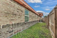 706 Thompson Rd, Unit 3 in Mission, TX - Building Photo - Building Photo