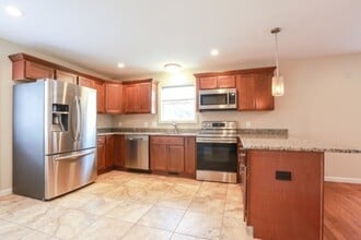 82 Rowley St in Agawam, MA - Building Photo - Building Photo