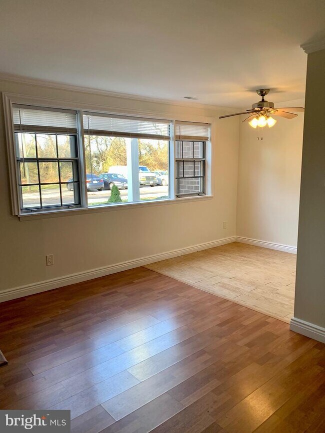 810 N Forklanding Rd-Unit -213 in Maple Shade, NJ - Foto de edificio - Building Photo