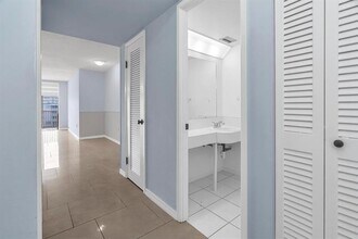 1690 NE 191st St in North Miami Beach, FL - Building Photo - Building Photo