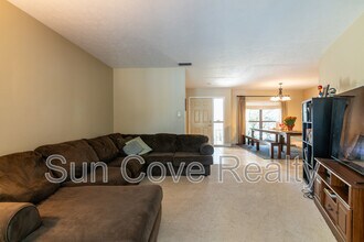 915 Woodleaf Way in Tampa, FL - Building Photo - Building Photo