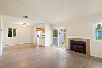 4917 Aizenberg Cir in Elk Grove, CA - Building Photo - Building Photo