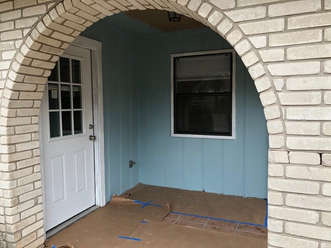 1000 Ranchero Road, Unit Apt D in Kerrville, TX - Building Photo - Building Photo