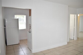 1002 Palm Beach Lakes Blvd in West Palm Beach, FL - Building Photo - Building Photo
