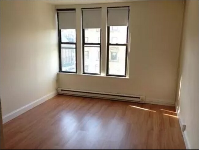 1126 Boylston St, Unit 303 in Boston, MA - Foto de edificio - Building Photo