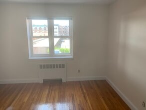 28 Alton Pl, Unit 2 in Brookline, MA - Building Photo - Building Photo