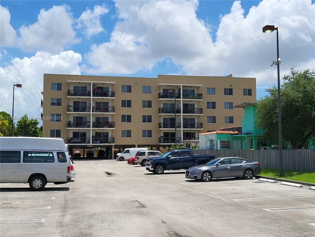 2647 NW 25th Ave in Miami, FL - Building Photo - Building Photo