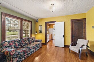 811 Ellwood Ave in Dekalb, IL - Building Photo - Building Photo