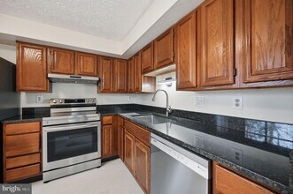 5831 Rock Forest Ct in Centreville, VA - Building Photo - Building Photo