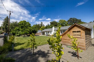 13846 Village Ave in Healdsburg, CA - Building Photo - Building Photo