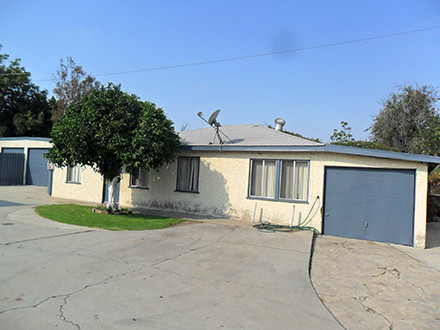 2320-24 1/2 W. 250th St. in Lomita, CA - Foto de edificio - Building Photo