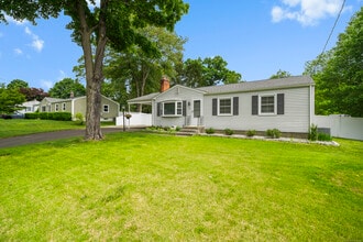 31 Varno Ln in Enfield, CT - Building Photo - Building Photo