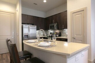 770 N Eldridge Pkwy in Houston, TX - Building Photo - Building Photo