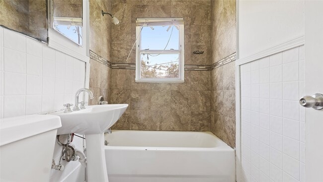 410 Clinton Park St in Houston, TX - Building Photo - Building Photo