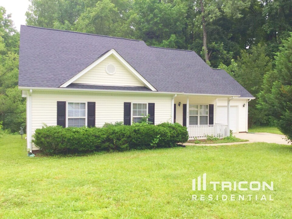 638 Wilora Landing Rd in Charlotte, NC - Building Photo