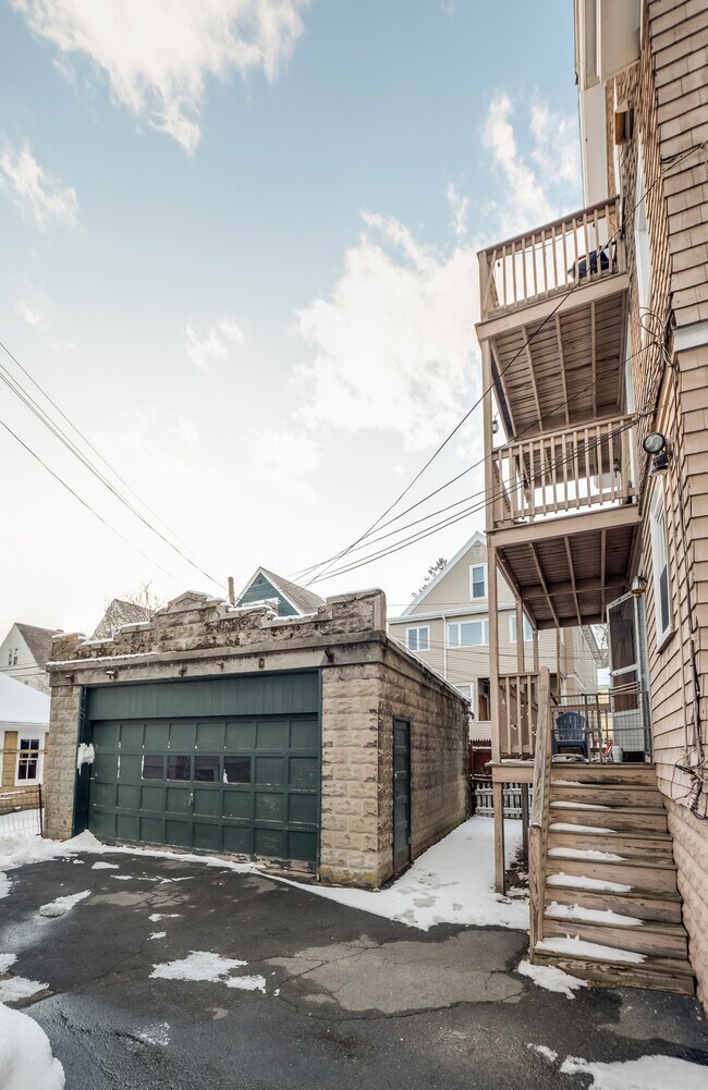 60 Powder House Blvd, Unit 3 in Somerville, MA - Building Photo - Building Photo