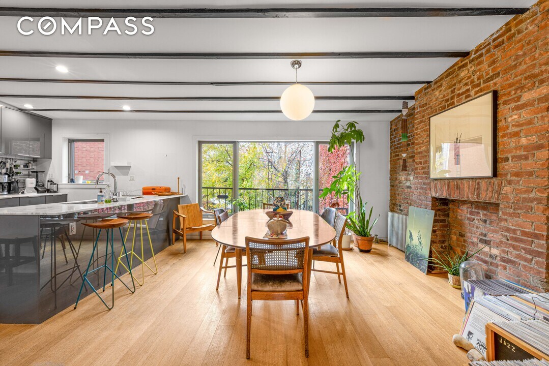 209 Calyer St in Brooklyn, NY - Building Photo