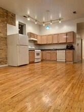 1102 N Ashland Ave in Chicago, IL - Building Photo - Building Photo
