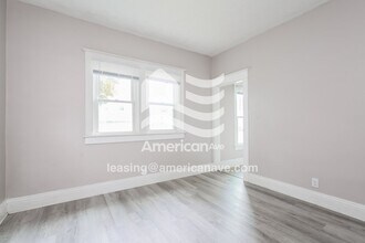 114 W Cleveland Ave in Elkhart, IN - Foto de edificio - Building Photo