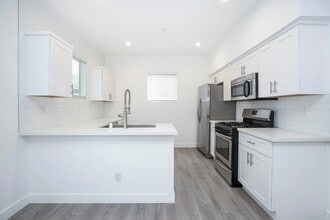 5024 1/2 Cleon Ave in North Hollywood, CA - Building Photo - Building Photo