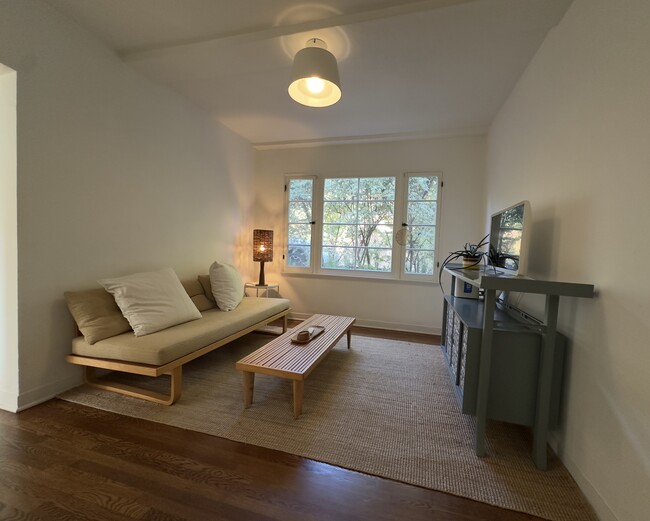 2415 Meadow Valley Ter in Los Angeles, CA - Building Photo - Building Photo