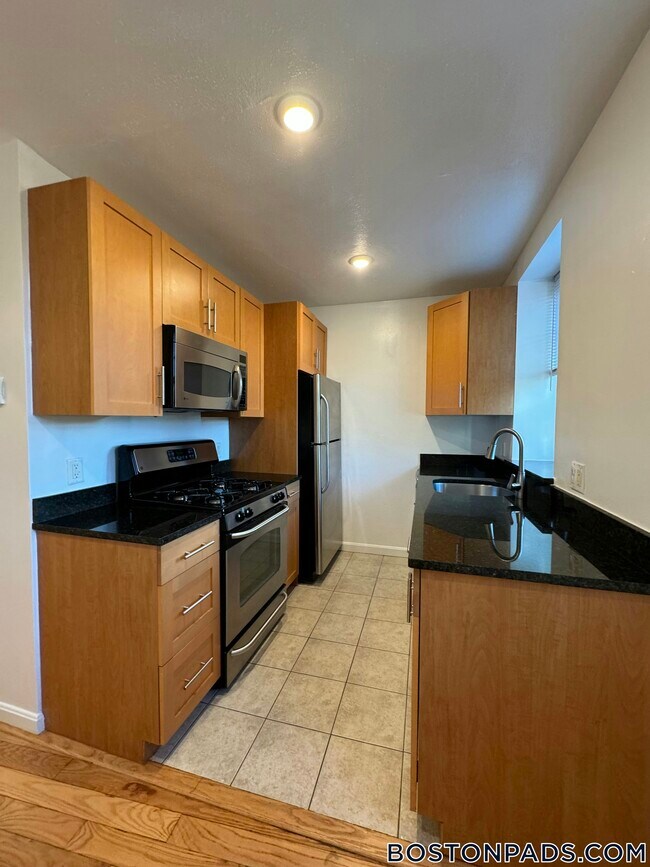 60 Brattle St, Unit 406 in Cambridge, MA - Foto de edificio - Building Photo