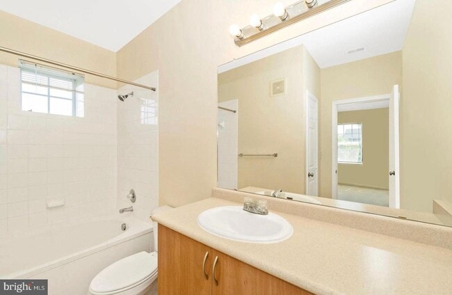 19606 Galway Bay Circle in Germantown, MD - Foto de edificio - Building Photo