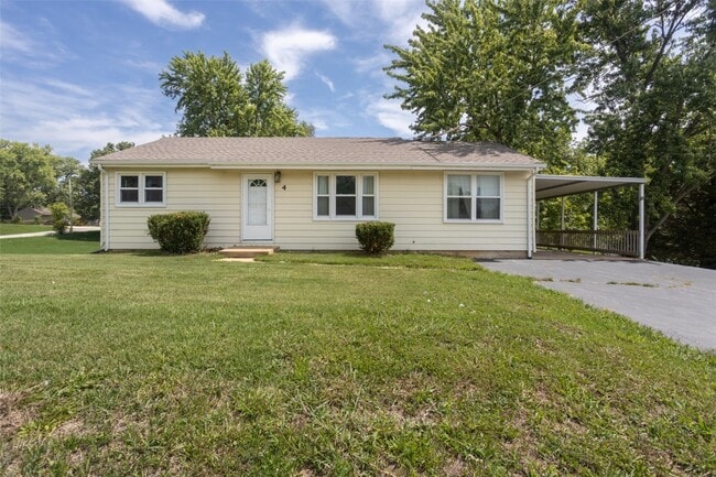property at 4 New Sugar Creek Rd