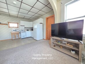 82 Fourth St, Unit B in Old Town, ME - Foto de edificio - Building Photo