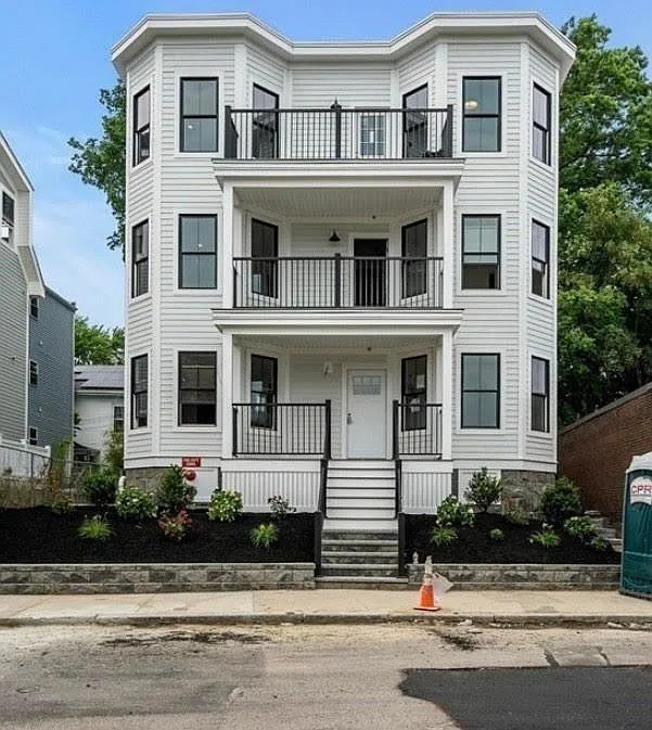 138 Centre St, Unit 1-1 in Boston, MA - Foto de edificio
