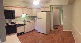 10 Glenamoy Rd, Unit 10 Glenamoy in Lutherville Timonium, MD - Building Photo