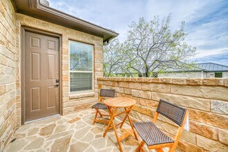 302 Parallel Cir in Marble Falls, TX - Building Photo - Building Photo