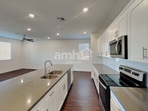 284 Yasmin Daylily Pl in Henderson, NV - Foto de edificio - Building Photo