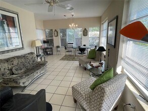 10281 E Bay Harbor Dr-Unit -D1 in Bay Harbor Islands, FL - Building Photo - Building Photo
