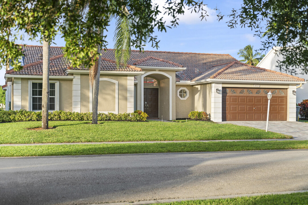 9252 Lake Serena Dr in Boca Raton, FL - Building Photo