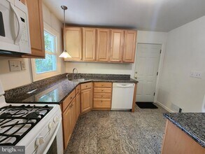 13805 Fulmer Dr in Chantilly, VA - Building Photo - Building Photo