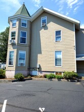 78 Ocean Ave in Old Orchard Beach, ME - Building Photo - Building Photo