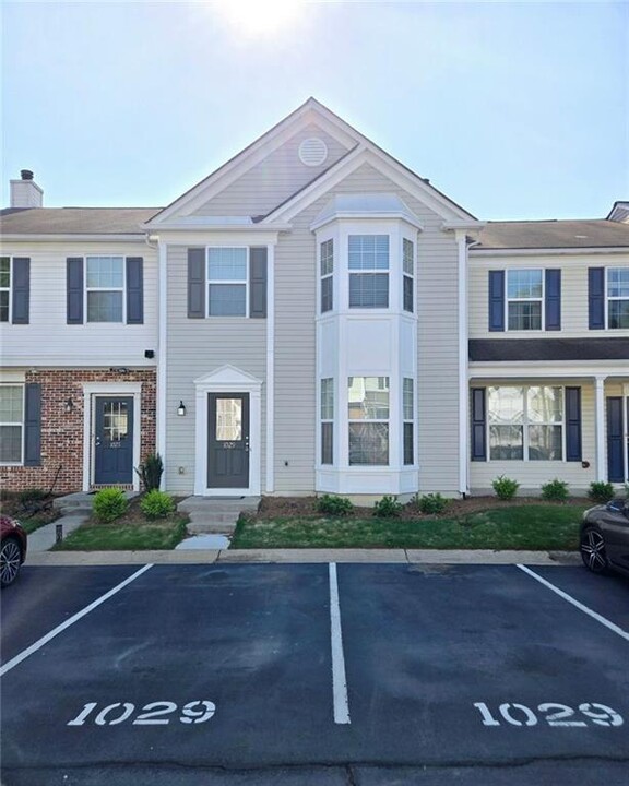 1029 Annazanes Ct in Alpharetta, GA - Foto de edificio