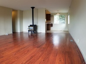 5924 114th Pl SE in Bellevue, WA - Building Photo - Building Photo