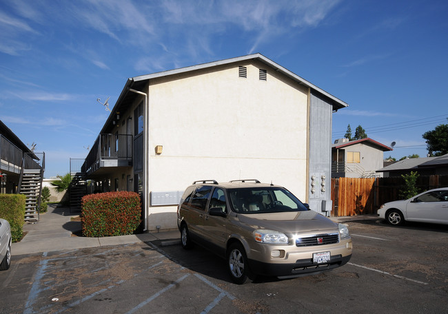 2101 Mccray St in Bakersfield, CA - Building Photo - Building Photo